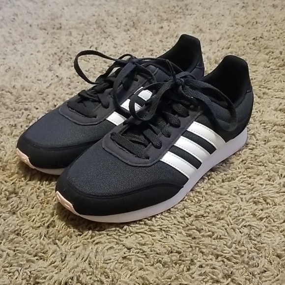 adidas Shoes - Adidas black shoes sz 7 LIKE NEW